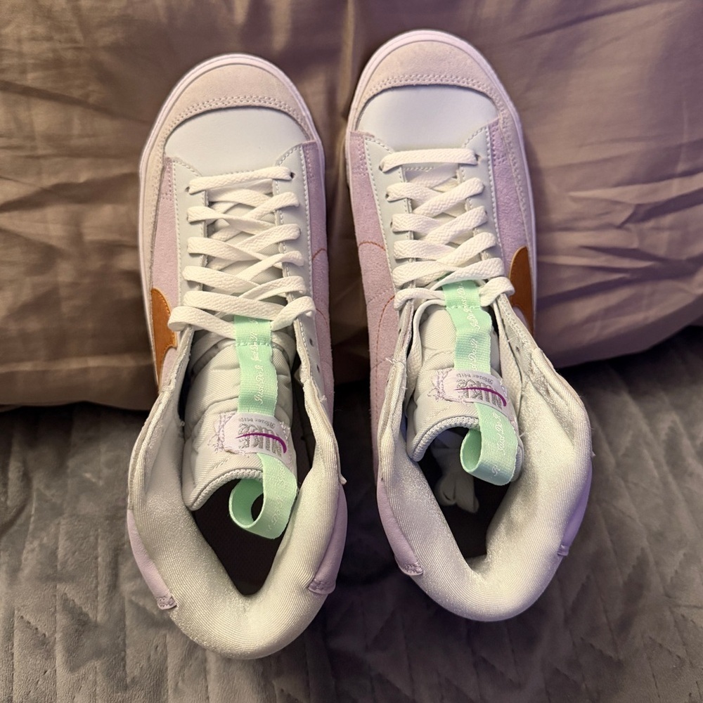 Nike 
Blazer 77 SE
‘Dance bare grape’
Brand new - Picture 3 of 11